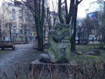 figura_v_skvere_03